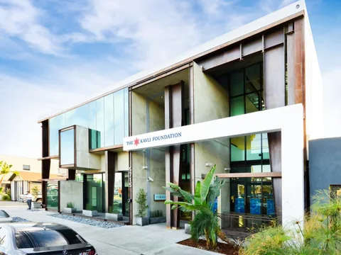 Exterior entrance of The Kavli Foundation headquarters